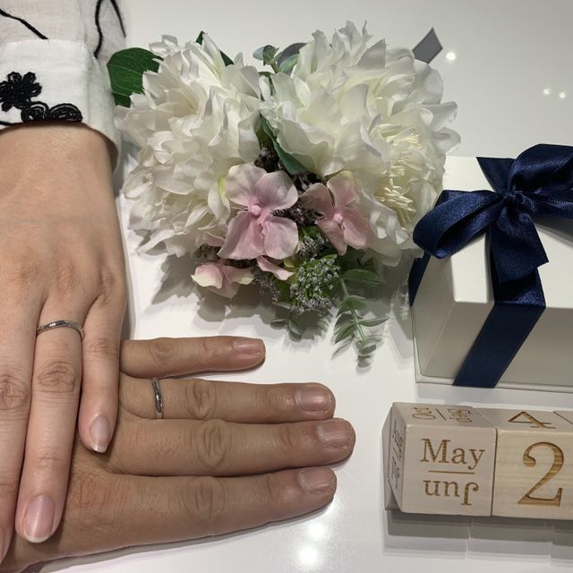 【4℃ BRIDAL(ヨンドシーブライダル)の口コミ】 プラチナの結婚指輪を探していて、スタッフの方がひとつひとつ丁寧に説明…
