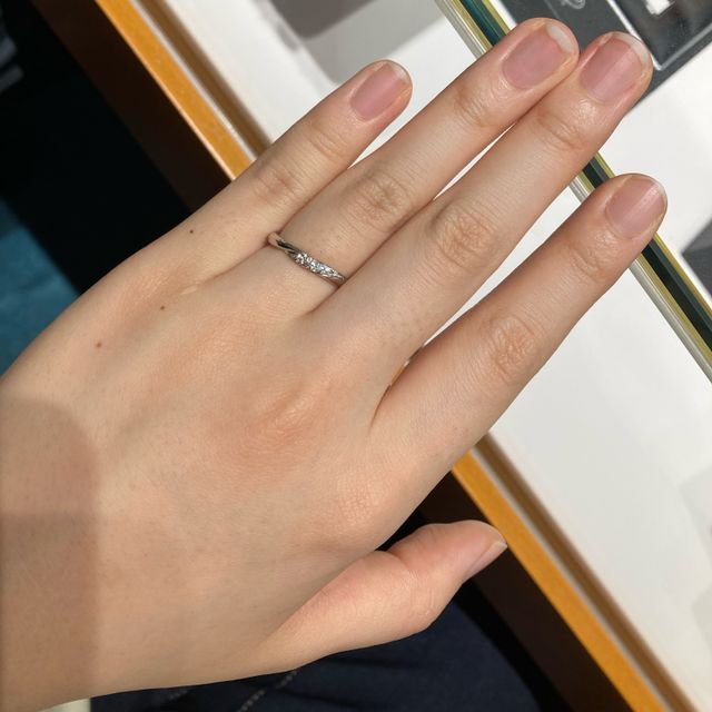 【銀座ダイヤモンドシライシの口コミ】 自分の雰囲気と手の形に合った指輪であることと、つけ心地の良さです。ウ…
