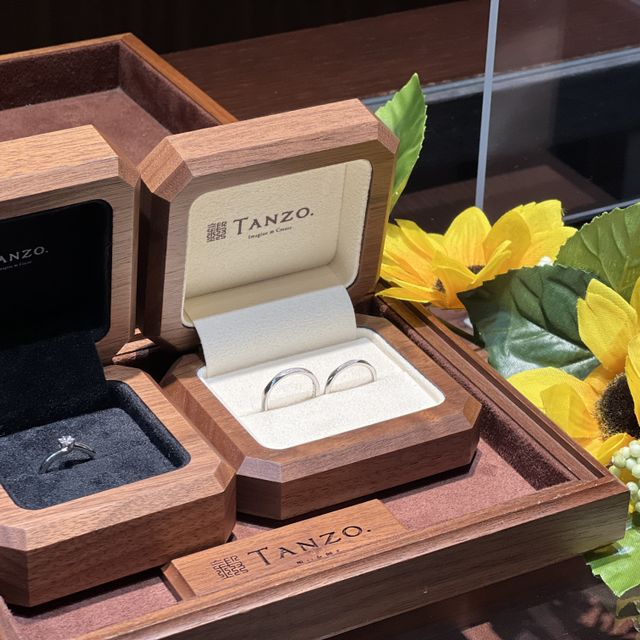 【TANZO.(鍛造指輪)の口コミ】 彼が婚約指輪を購入した事でTANZOさんを初めて知りました。何年使っても変…