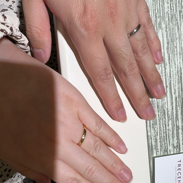 【TRECENTI(トレセンテ)の口コミ】 お花の形のダイヤモンドがとても可愛いです。ゴールドの色味も綺麗で肌に…