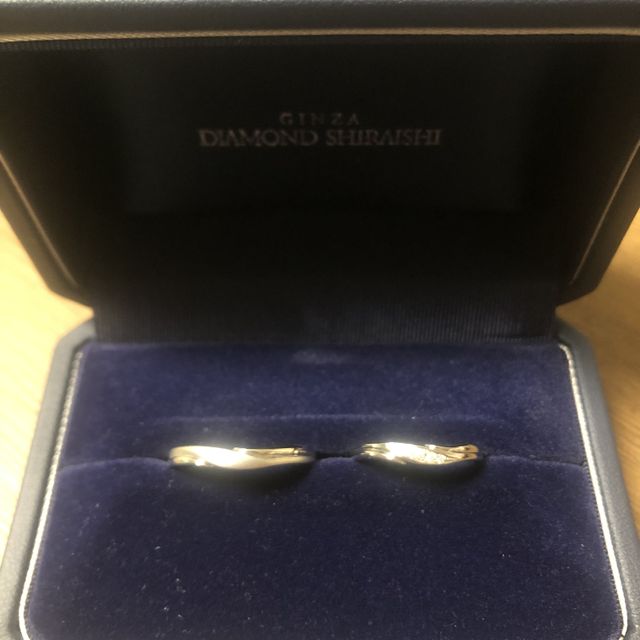 【銀座ダイヤモンドシライシの口コミ】 緩いウェーブがよくダイヤモンドも華やかでアイグレイに決めました。プリ…