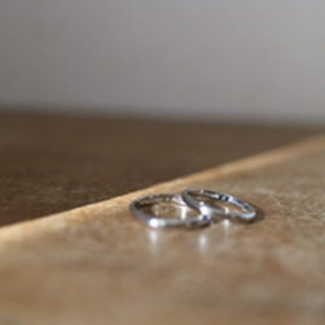 【カルティエ(Cartier)の口コミ】 シンプルなデザインのものがいいと思っていたので、ネットで事前にデザイ…