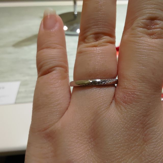 【TRECENTI(トレセンテ)の口コミ】 双方のデザインが一番しっくりきたため決めました。思ったよりダイヤの多…