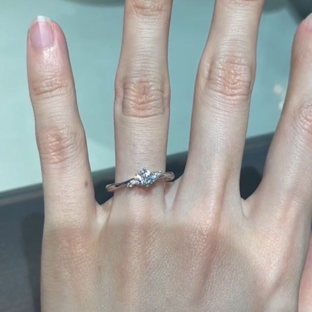 【アイプリモ(I-PRIMO)の口コミ】 指輪のデザインは可愛い、ダイアモンドも主張し過ぎていないというところ…