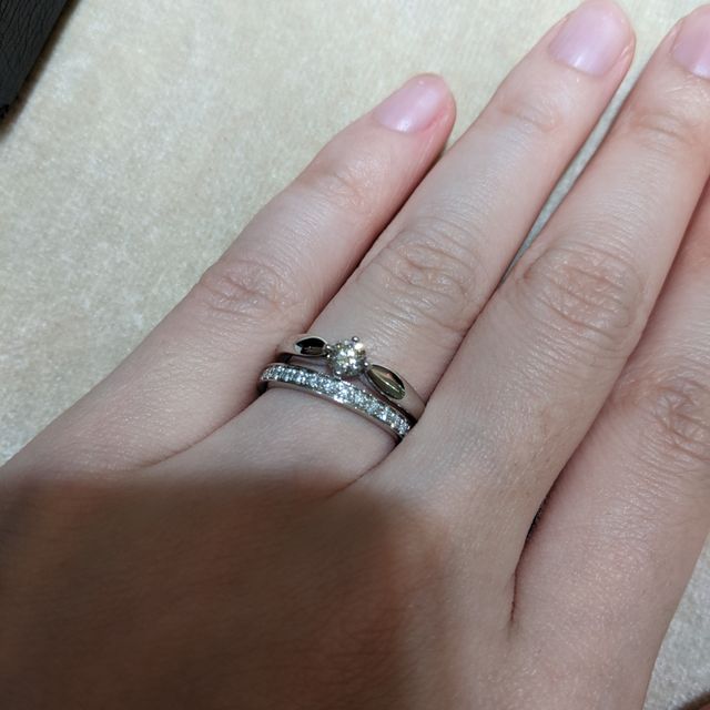 【ブルガリ(BVLGARI)の口コミ】 婚約指輪は普段使いしやすい、ダイヤが飛び出ていない引っかかりの心配の…