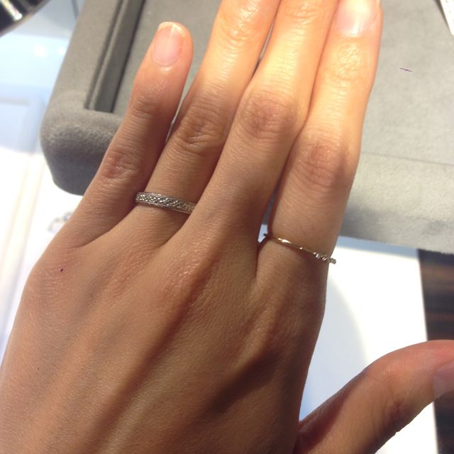 【和光ブライダルブティックギンザの口コミ】 とても繊細な模様が入っています。
クラシカルで落ち着いた雰囲気です。
…