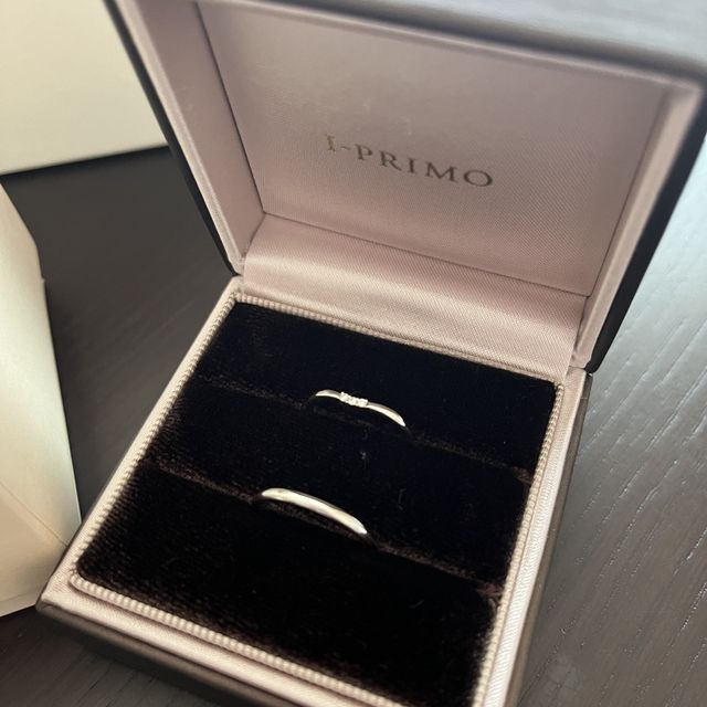 【アイプリモ(I-PRIMO)の口コミ】 色んなデザインの指輪を試着させてもらい、お互い細めのデザインの指輪に…