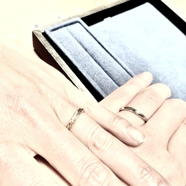 【4℃ BRIDAL(ヨンドシーブライダル)の口コミ】 価格は正直オーバーしましたが、沢山商品を見た中でデザインがお互いに惹…