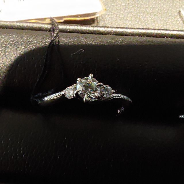 【エクセルコダイヤモンド(EXELCO DIAMOND)の口コミ】 指の形や肌色からいくつかピックアップいただいたうちの一つでした。もう…