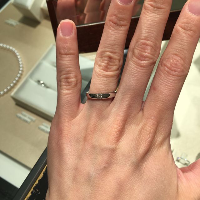 【TASAKI(タサキ)の口コミ】 シンプルなデザインに、ワンポイントダイヤできれいです。
口コミでも見か…