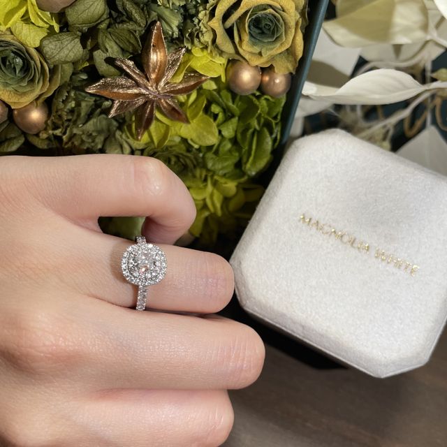【MAGNOLIA WHITE JEWELRY(マグノリアホワイトジュエリー)の口コミ】 とにかく大きくてキラキラなリングが欲しかったので色々と調べていました…