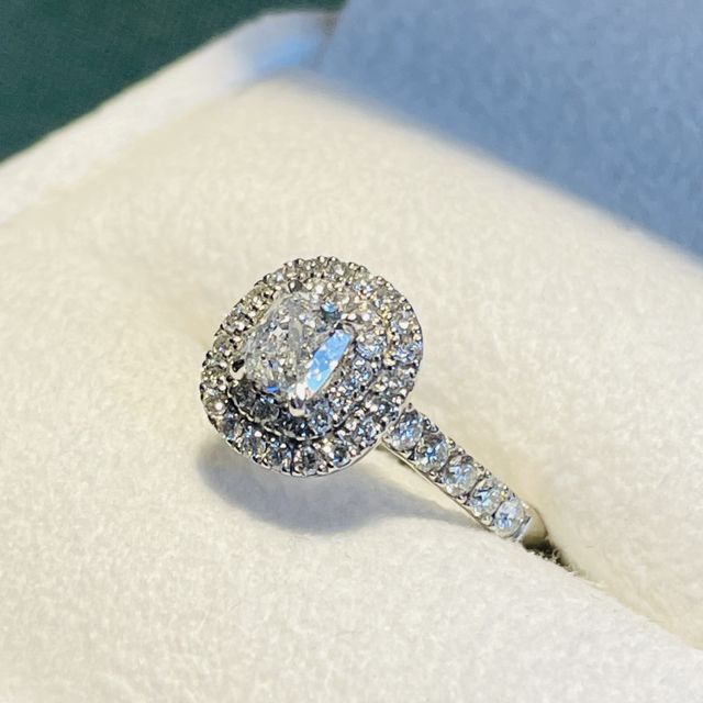 【MAGNOLIA WHITE JEWELRY(マグノリアホワイトジュエリー)の口コミ】 とにかく大きくてキラキラなリングが欲しかったので色々と調べていました…