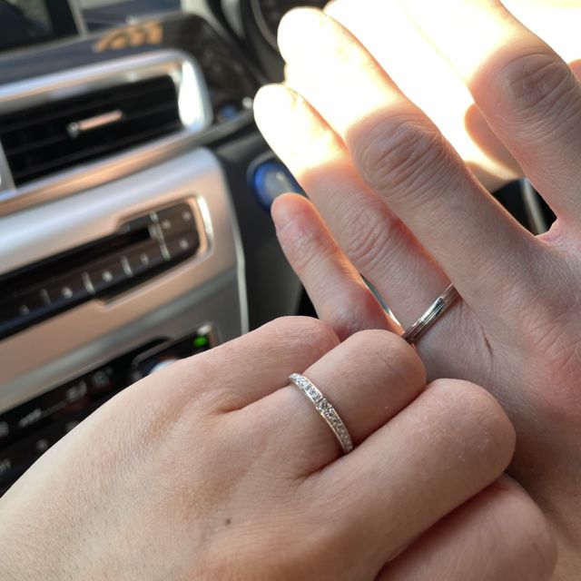 【ラザール ダイヤモンド(LAZARE DIAMOND)の口コミ】 アプローズというデザインの輝きに一目惚れしたため。
ハーフエタニティで…