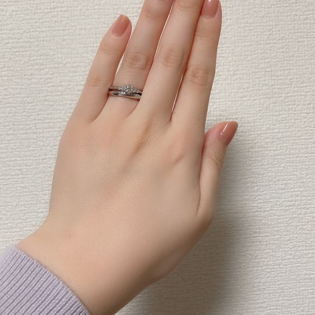 【エクセルコダイヤモンド(EXELCO DIAMOND)の口コミ】 まずは婚約指輪を選びました。あまりダイヤの土台の高さが高過ぎず、細か…