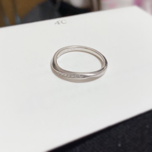 【4℃ BRIDAL(ヨンドシーブライダル)の口コミ】 指輪のデザインが、シンプルかつ可愛さのあるものを探していて、ダイヤが…