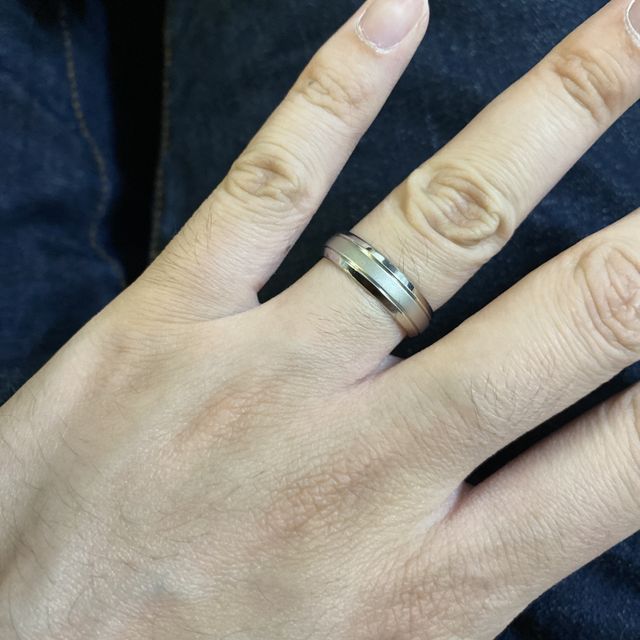 【アイプリモ(I-PRIMO)の口コミ】 彼女がまずすごく気に入ったというのが理由です。ダイヤモンドが散りばめ…