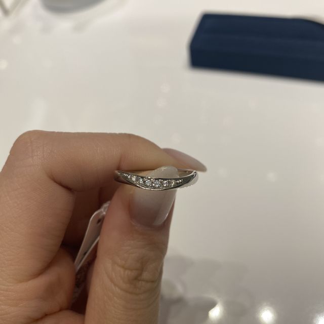 【4℃ BRIDAL(ヨンドシーブライダル)の口コミ】 シンデレラをイメージした指輪なんですけど、そんなにシンデレラの感じは…