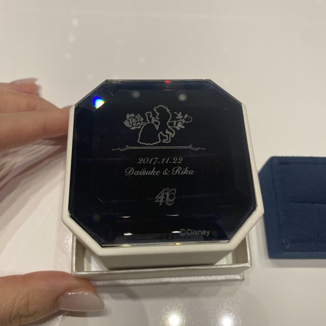 【4℃ BRIDAL(ヨンドシーブライダル)の口コミ】 シンデレラをイメージした指輪なんですけど、そんなにシンデレラの感じは…