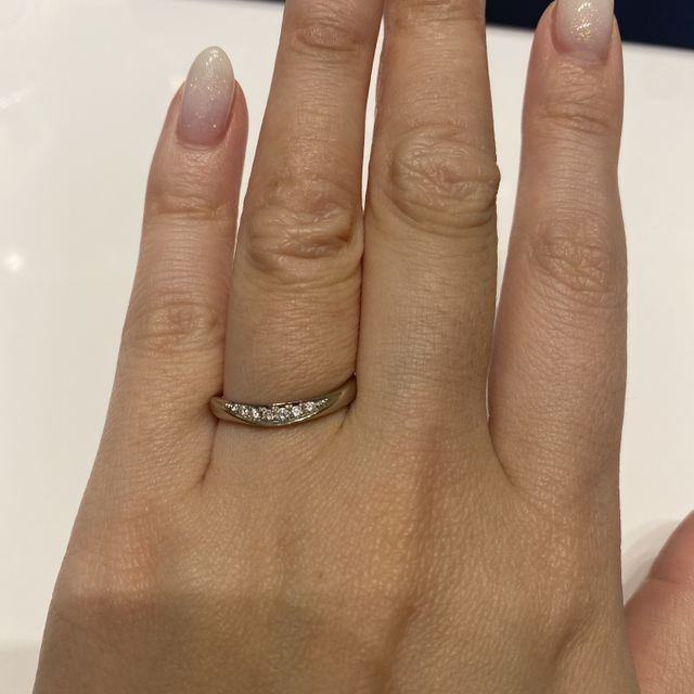 【4℃ BRIDAL(ヨンドシーブライダル)の口コミ】 シンデレラをイメージした指輪なんですけど、そんなにシンデレラの感じは…