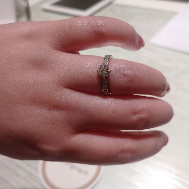 【TRECENTI(トレセンテ)の口コミ】 大きめのダイヤで探していましたが、思っていたよりも安めの価格でした。…