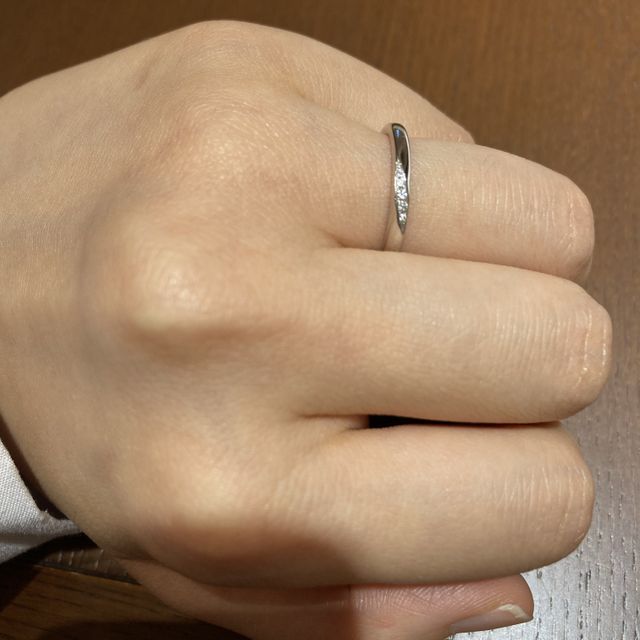 【TRECENTI(トレセンテ)の口コミ】 価格も予算内で、斜めに入ったダイヤモンドがキラッと光り素敵でした。お…