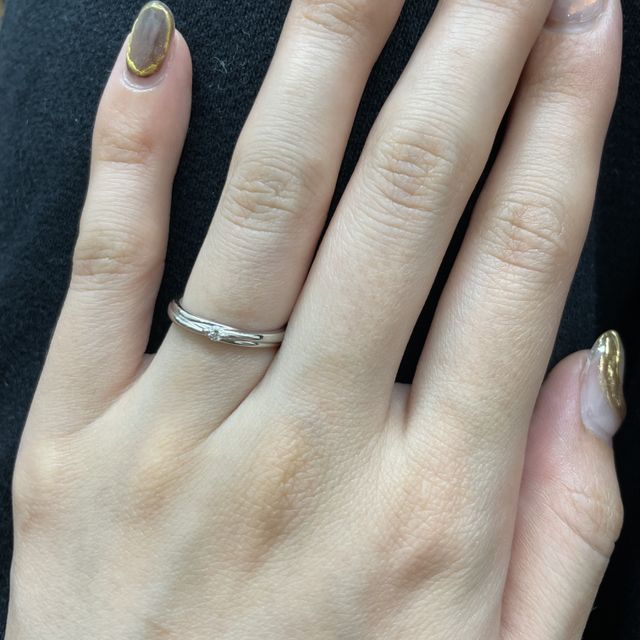 【銀座ダイヤモンドシライシの口コミ】 ありきたりのシンプルなデザインよりもシンプルの中にもデザイン性があり…