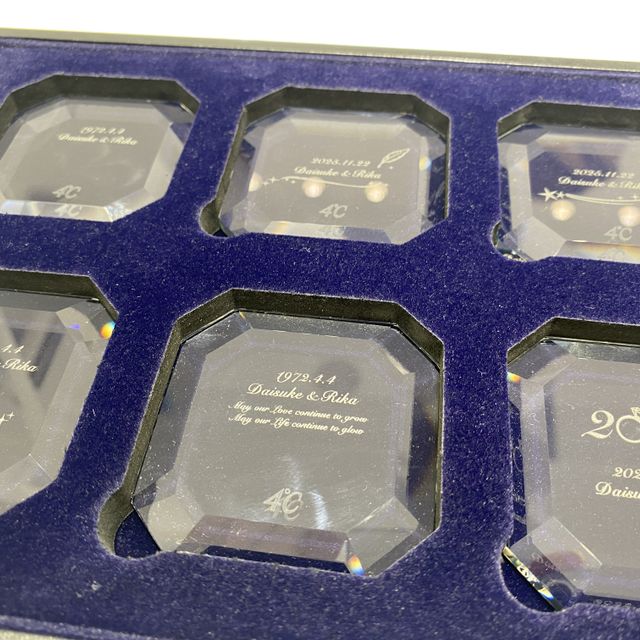 【4℃ BRIDAL(ヨンドシーブライダル)の口コミ】 Aqua Cilｙというタイプの指輪です。シンプルなデザインですが、5石のダイ…