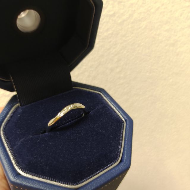 【銀座ダイヤモンドシライシの口コミ】 自身の手の形状に合ったウェーブ型、指の華奢さに勝ちすぎないデザイン、…