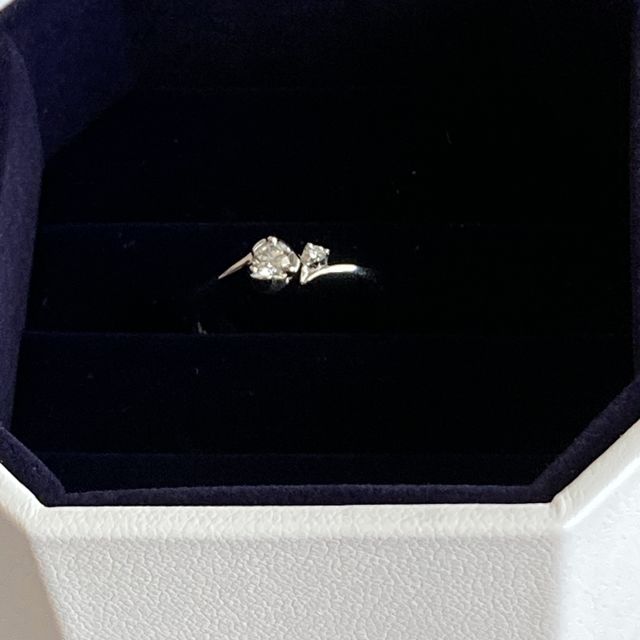 【4℃ BRIDAL(ヨンドシーブライダル)の口コミ】 いかにも、婚約指輪みたいなデザインは苦手で、普段使いに着けれる小ぶり…