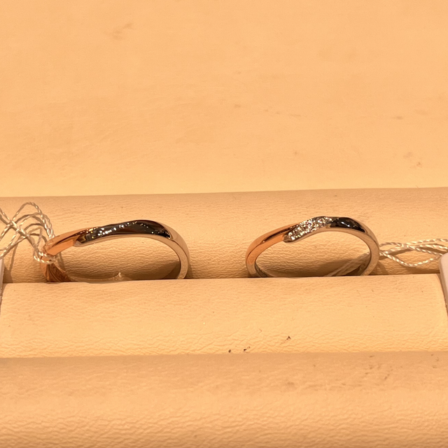 【Tis(ティス)の口コミ】 新作デザインでした。プラチナとピンクゴールドの組み合わせがすごく可愛…