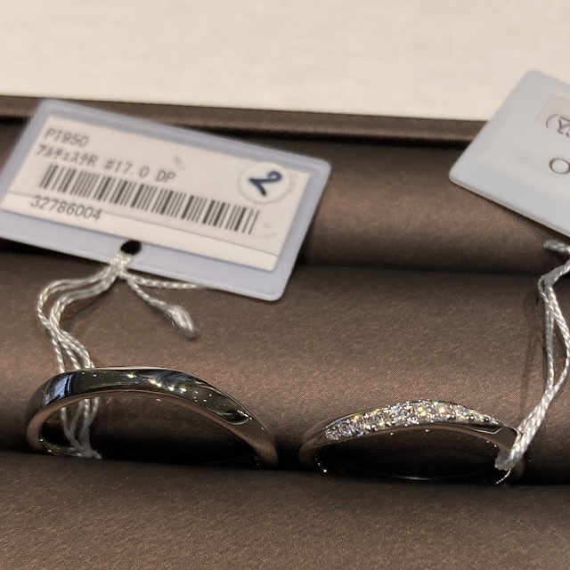 【アイプリモ(I-PRIMO)の口コミ】 ウェーブタイプでの結婚指輪で、ダイヤモンドがキラキラと輝きのあるデザ…