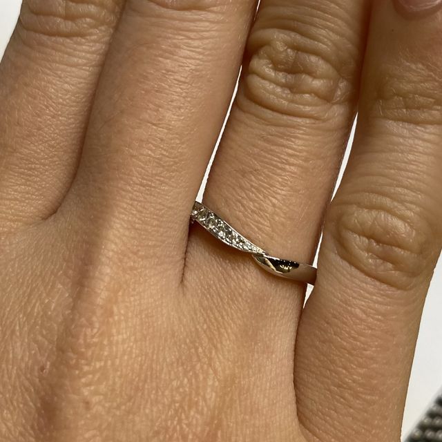 【BRILLIANCE+(ブリリアンスプラス)の口コミ】 価格は高すぎず、安すぎず、リーズナブルに感じました。ダイヤモンドの粒…