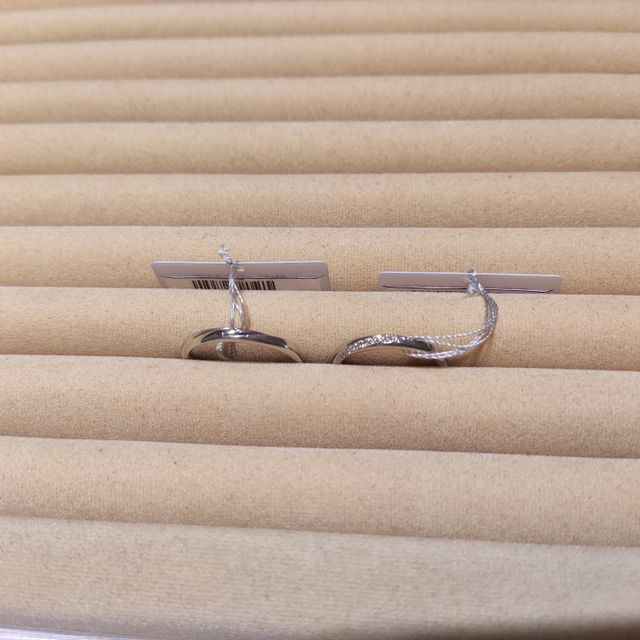 【TRECENTI(トレセンテ)の口コミ】 リングが綺麗な楕円カットで、着け心地がとても良いです。ストレートのリ…