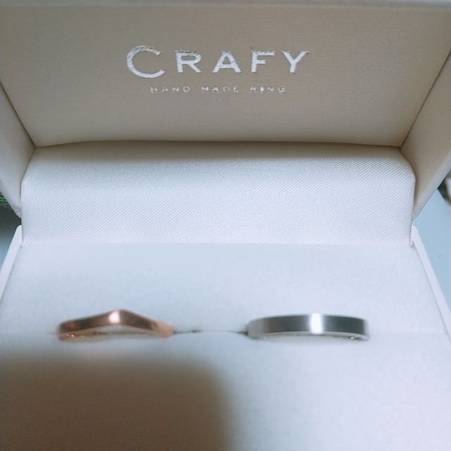 【CRAFY(クラフィ)の口コミ】 手書きのレーザー刻印ができたこと。
お互いの指輪にお互いが書いたイラス…