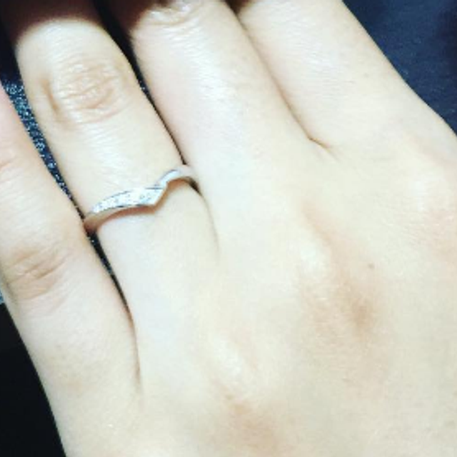 【4℃ BRIDAL(ヨンドシーブライダル)の口コミ】 シンプルなデザインに惚れ込みました。見た目はシンプルですが、けっこう…