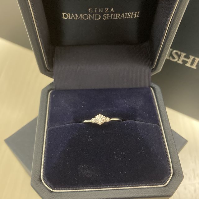 【銀座ダイヤモンドシライシの口コミ】 指が太くて短いので、似合う指輪を探していました。あらかじめネットで、…