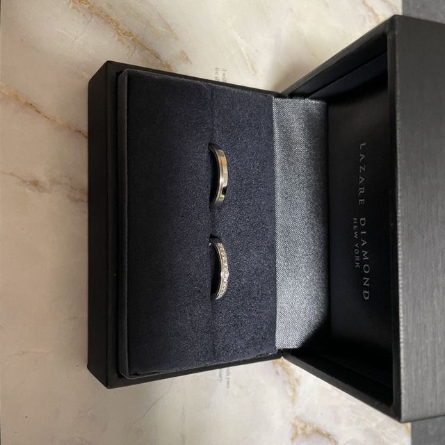 【ラザール ダイヤモンド(LAZARE DIAMOND)の口コミ】 ネットで見ていて2人ともピンときたのがハンプトンの指輪でした。
実際に…