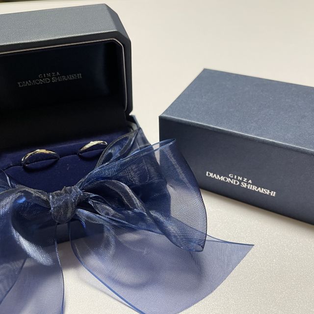 【銀座ダイヤモンドシライシの口コミ】 2人ともデザイン、つけ心地の観点からクレイルの指輪が気に入り、購入を決…