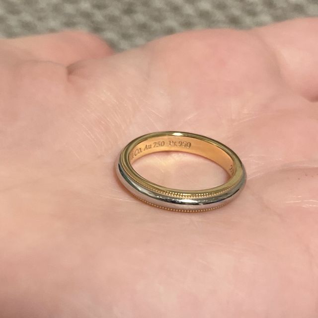 【ティファニー(Tiffany & Co.)の口コミ】 色々な種類の指輪を比べて見させていただき、シンプルシルバーは夫婦共々…