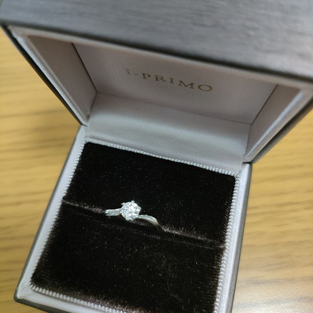 【アイプリモ(I-PRIMO)の口コミ】 どこから見てもダイヤモンドが見えるので、正面からはもちろん、正面以外…