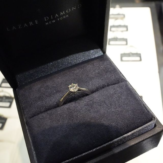【ラザール ダイヤモンド(LAZARE DIAMOND)の口コミ】 他店と比べるとダイヤの輝きが全然違いました！また、結婚指輪との重ね付…