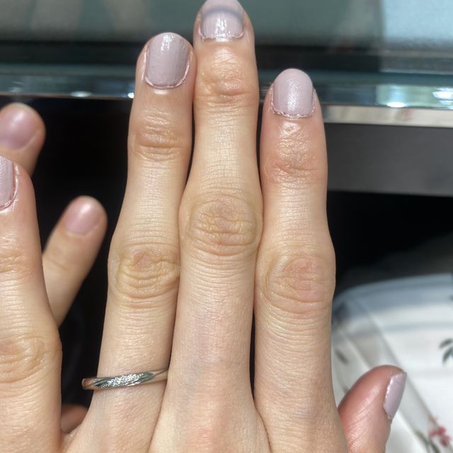 【アイプリモ(I-PRIMO)の口コミ】 プラチナのリングにななめのラインでダイヤモンドが3石あしらわれています…