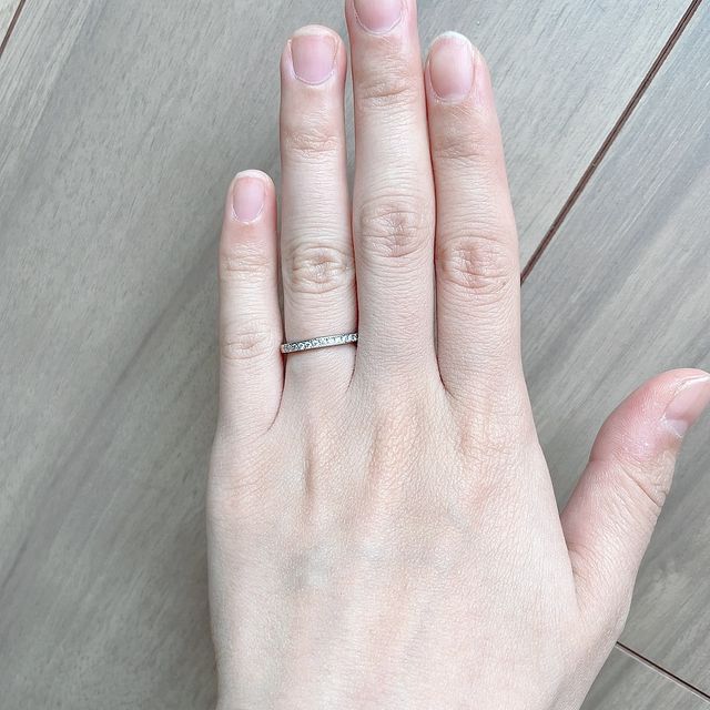 【銀座ダイヤモンドシライシの口コミ】 当初はミル打ちのデザインのものを捜していてティファニーにしようかと考…