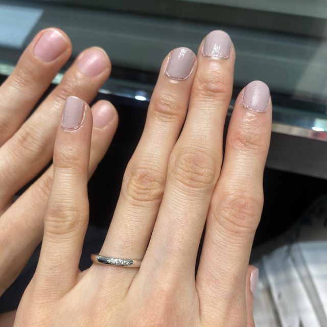 【アイプリモ(I-PRIMO)の口コミ】 ストレートだけどダイヤモンドがつらなっておりシンプルさと華やかさを両…