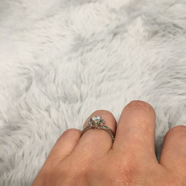 【エクセルコダイヤモンド(EXELCO DIAMOND)の口コミ】 選んだダイヤモンドは0.53カラット
HカラーVS2の輝きが強く高品質で、キラ…