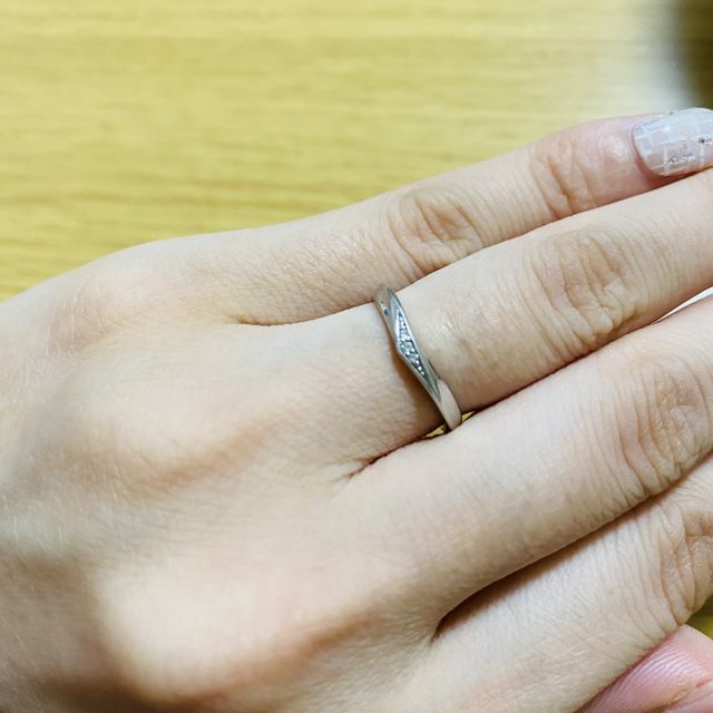 【アンジェリックフォセッテ(Angelique Fossette)の口コミ】 低価格なのにデザインが豊富で沢山の種類から選べました。
私は婚約指輪と…