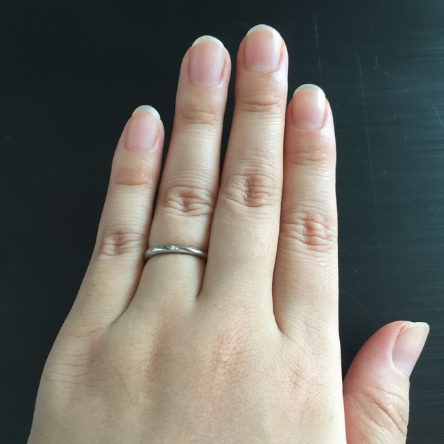 【TRECENTI(トレセンテ)の口コミ】 婚約指輪と重ね付けしたかったので、合うものを前提に選びました。太めの…