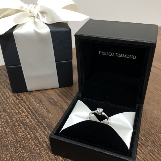 【エクセルコダイヤモンド(EXELCO DIAMOND)の口コミ】 繊細なミル打ちデザインに惹かれ、いくつか着用。その中でも特にコロネッ…