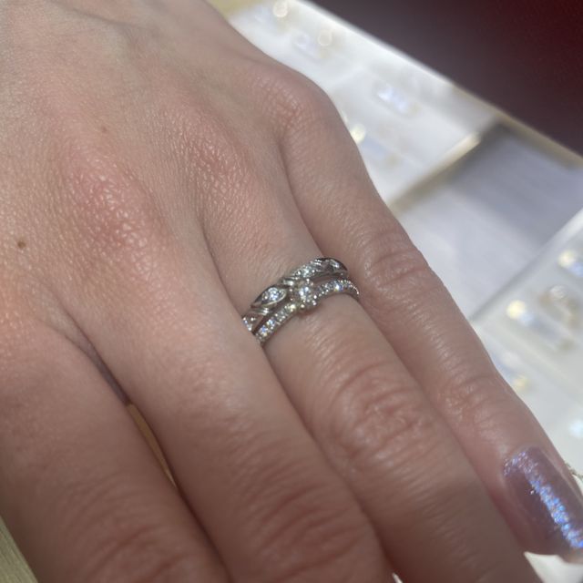 【カルティエ(Cartier)の口コミ】 個人的にthe婚約指輪みたいなのではなく、普段使いもできる婚約指輪を探し…