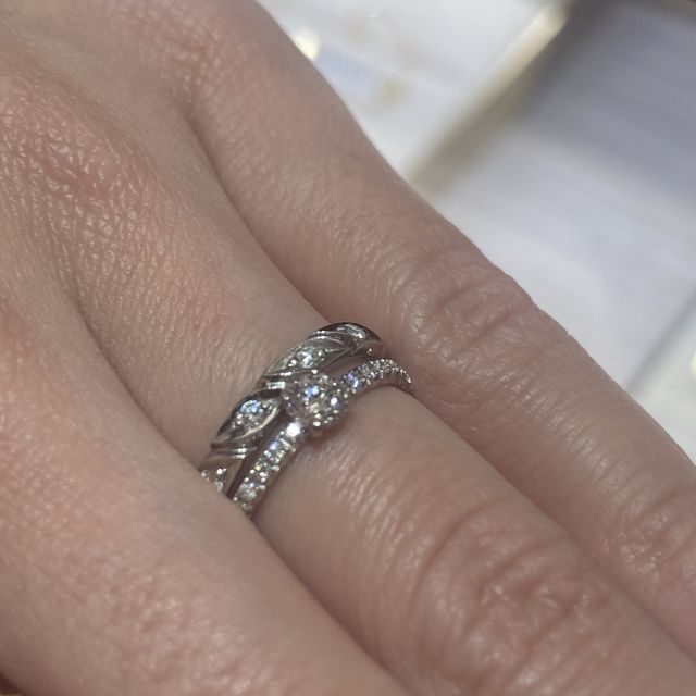 【カルティエ(Cartier)の口コミ】 個人的にthe婚約指輪みたいなのではなく、普段使いもできる婚約指輪を探し…